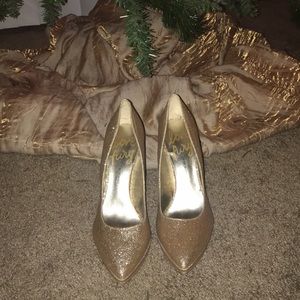 Gold Heels Size 8.5!!!
